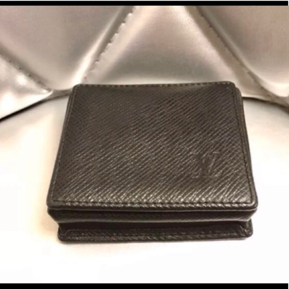 🌟Louis Vuitton Taiga Box Coin Purse🌟